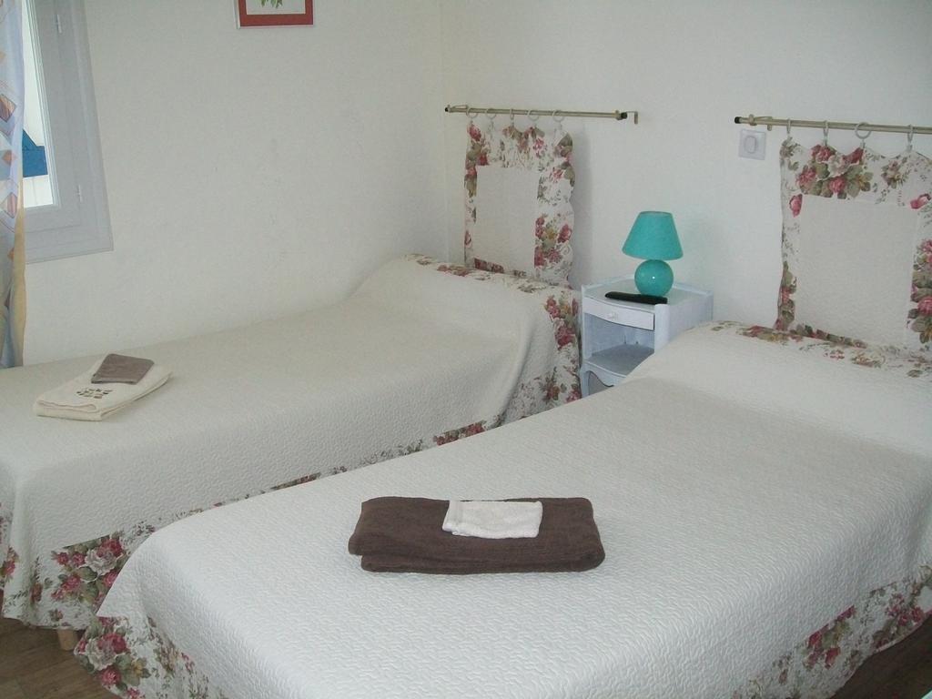 Hotel Au Charme Du Levat Saint Paul de Loubressac Camera foto